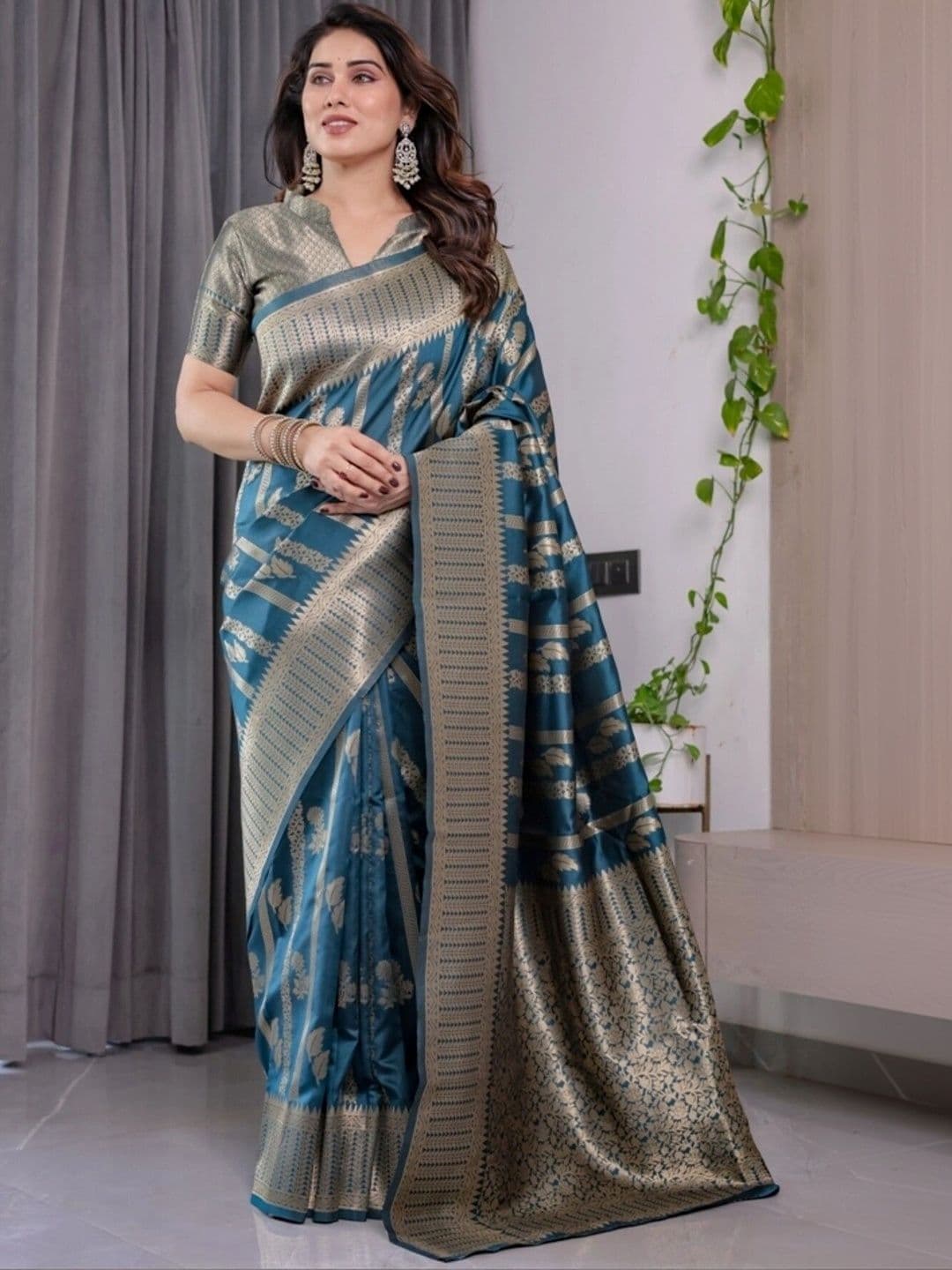VS MALL Woven Design Zari Silk Cotton Banarasi Saree thumbnail 2