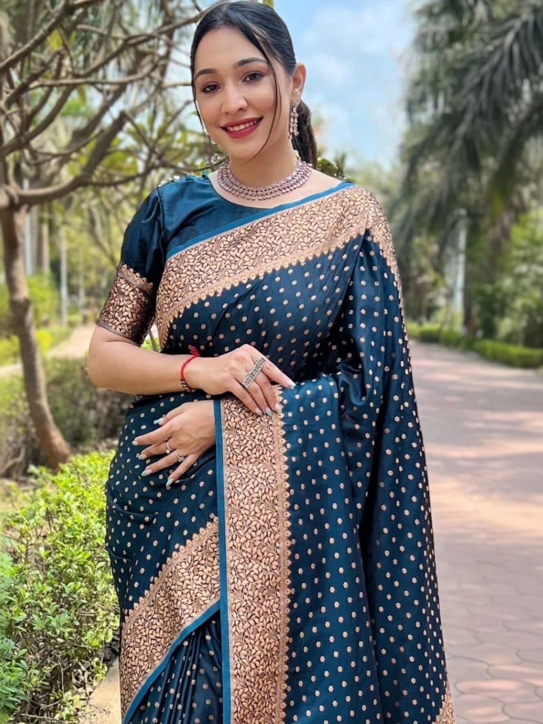 VS MALL Ethnic Motifs Zari Banarasi Saree thumbnail 2