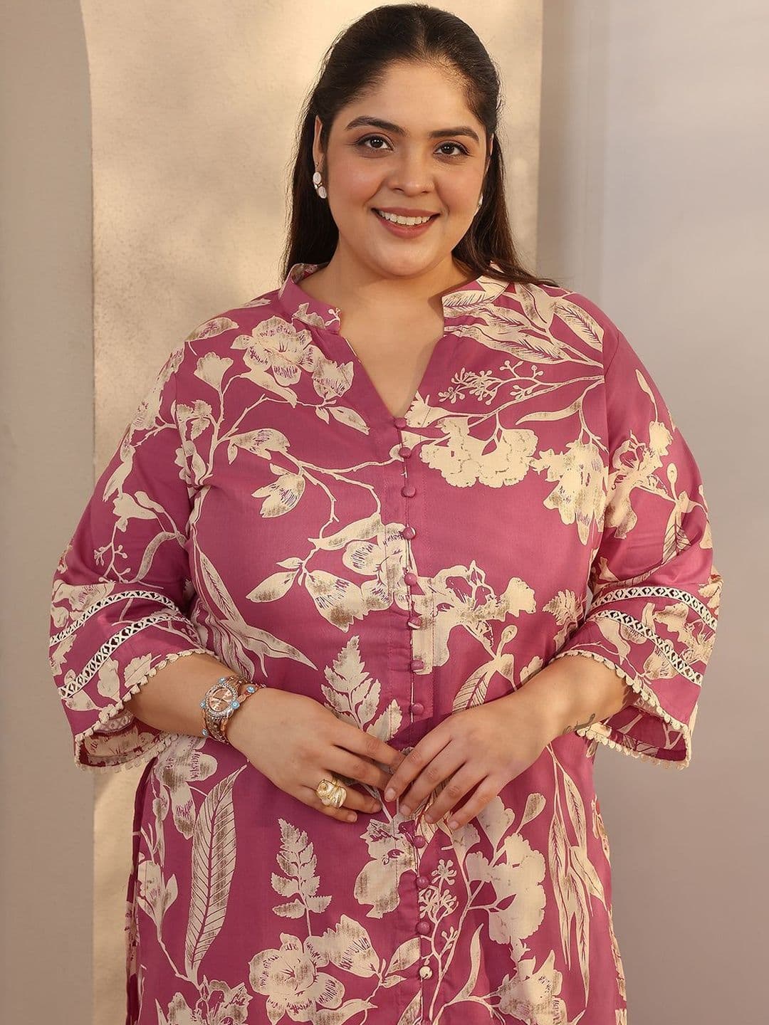 EXTRA LOVE BY LIBAS Plus Size Women Floral Printed Regular Kurta with Trousers thumbnail 5