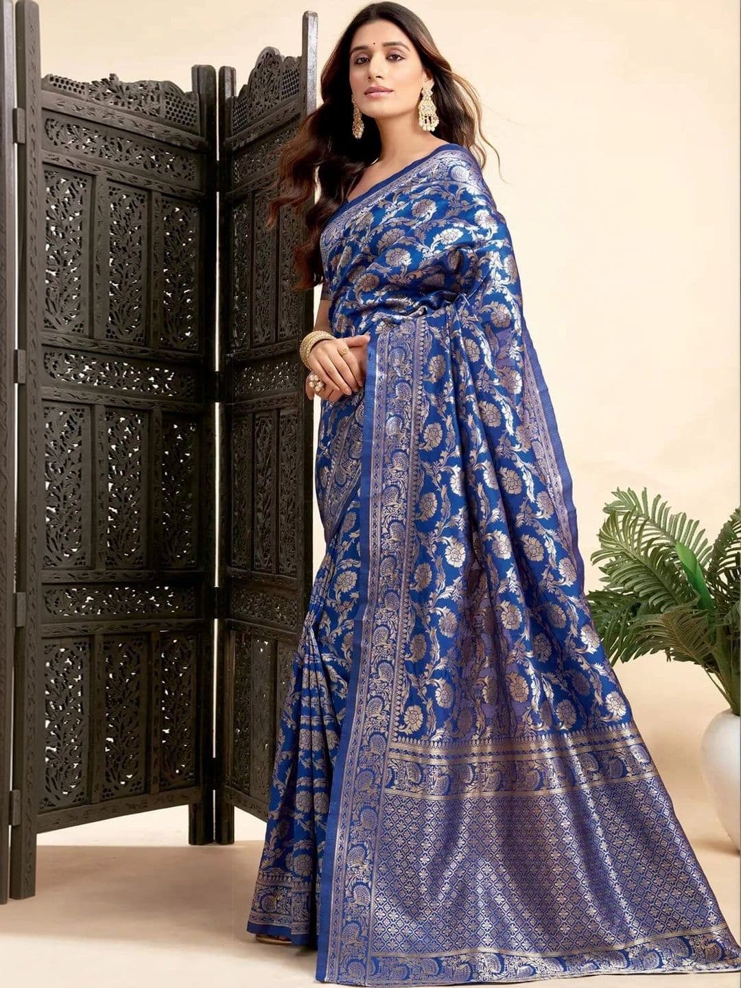 VS MALL Woven Design Zari Banarasi Saree thumbnail 4