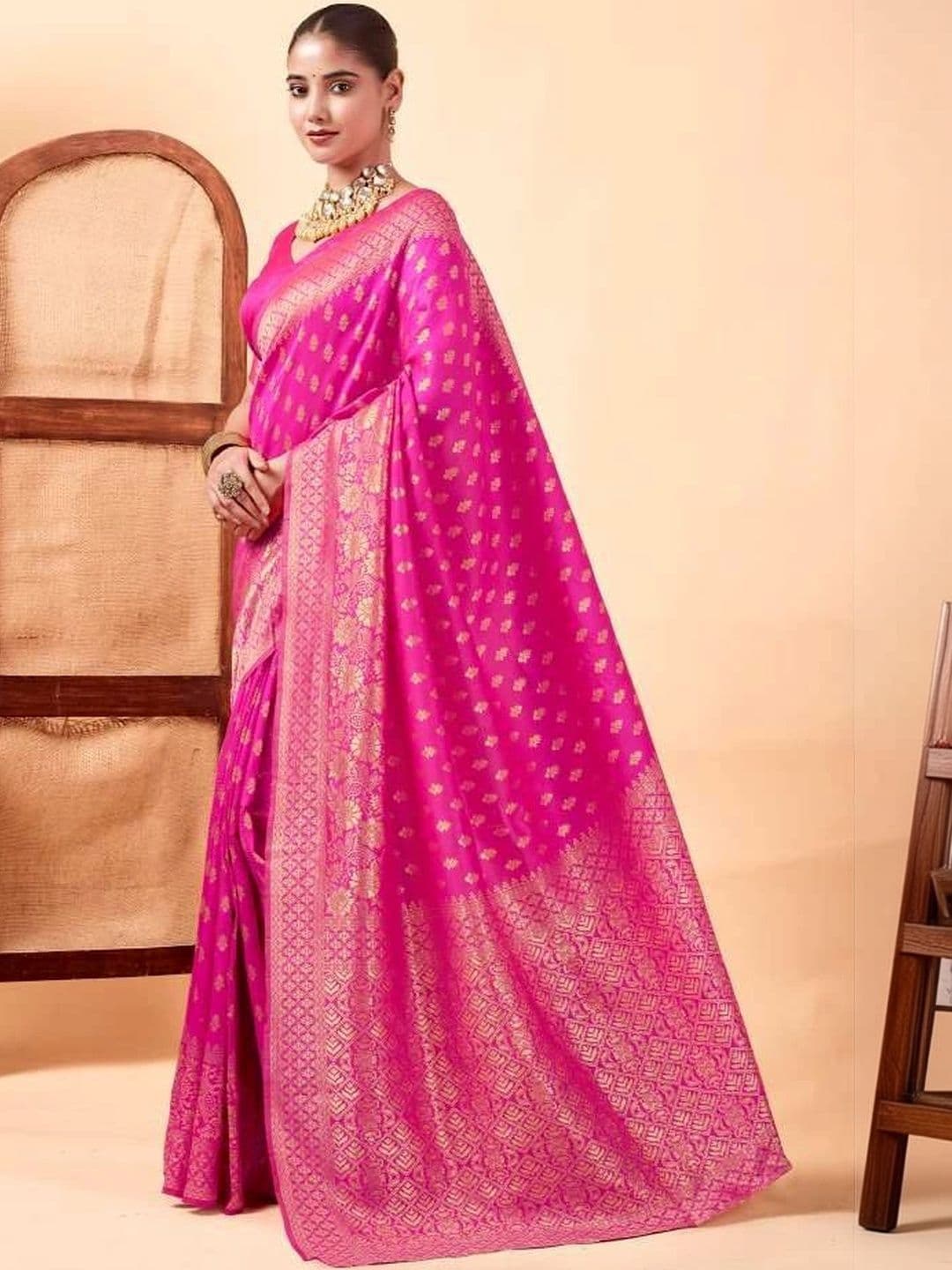 wearsquad Zari Art Silk Banarasi Saree thumbnail 3