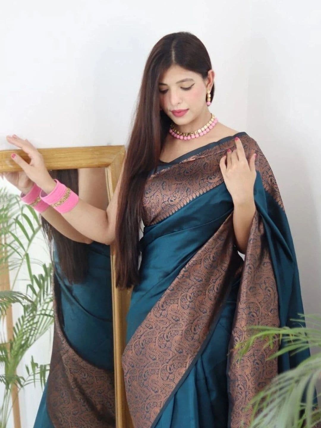 wearsquad Woven Design Zari Art Silk Banarasi Saree thumbnail 3