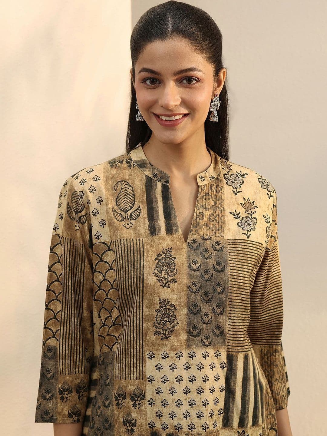 Libas Beige Floral Printed Straight Short Kurti thumbnail 3