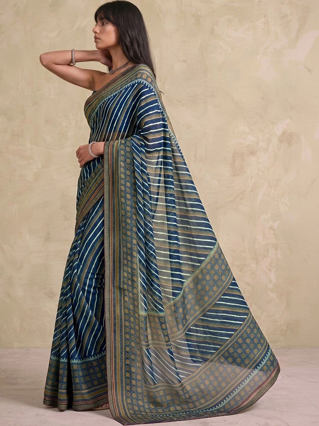 SAARA Striped Pure Georgette Saree thumbnail 4