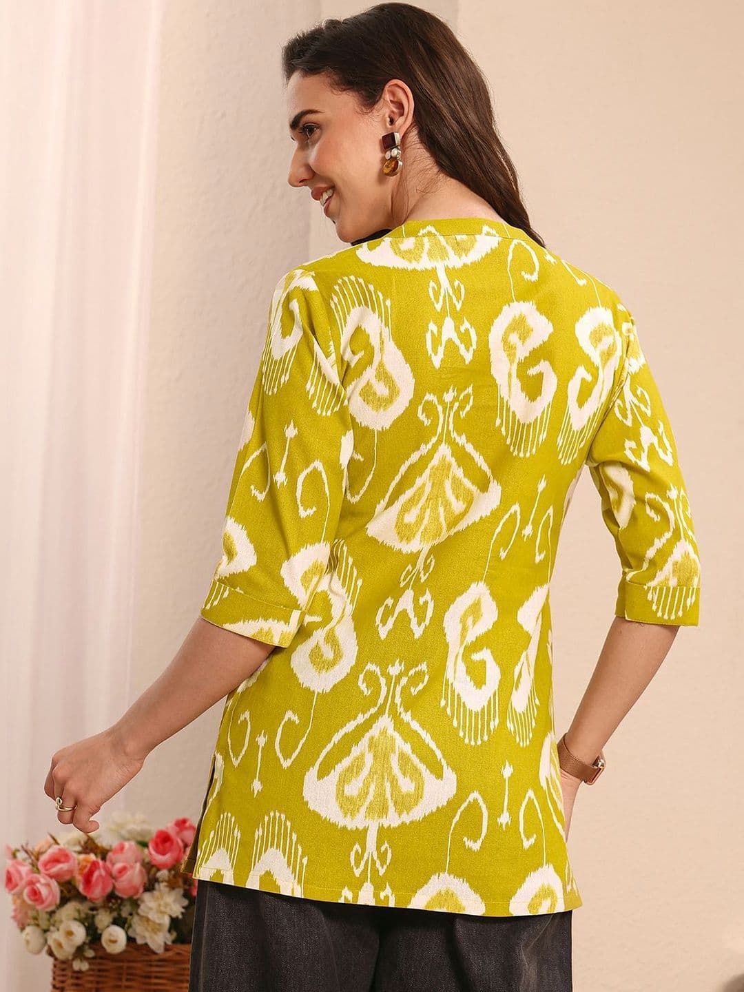 Libas Green Abstract Printed Cotton Straight Short Kurti thumbnail 3
