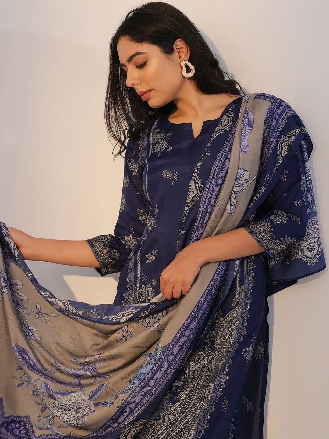 Libas Women Floral Printed Regular Kurta with Salwar & With Dupatta thumbnail 2