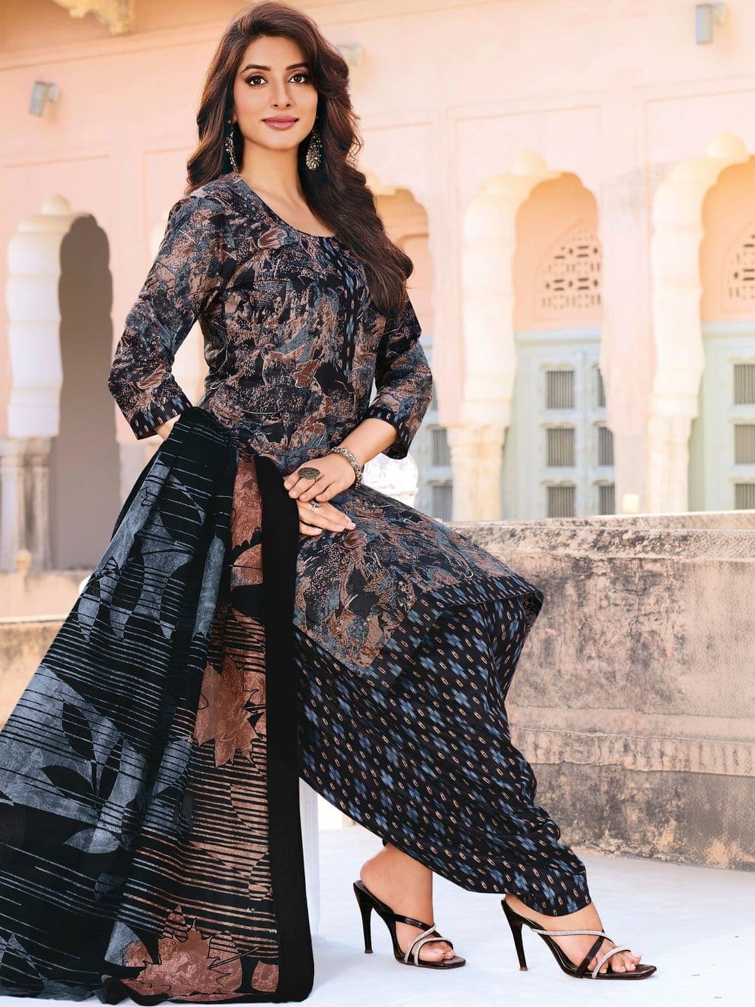 shree jeenmata collection Women Printed Regular Pure Cotton Kurta with Patiala & With Dupatta - view 1