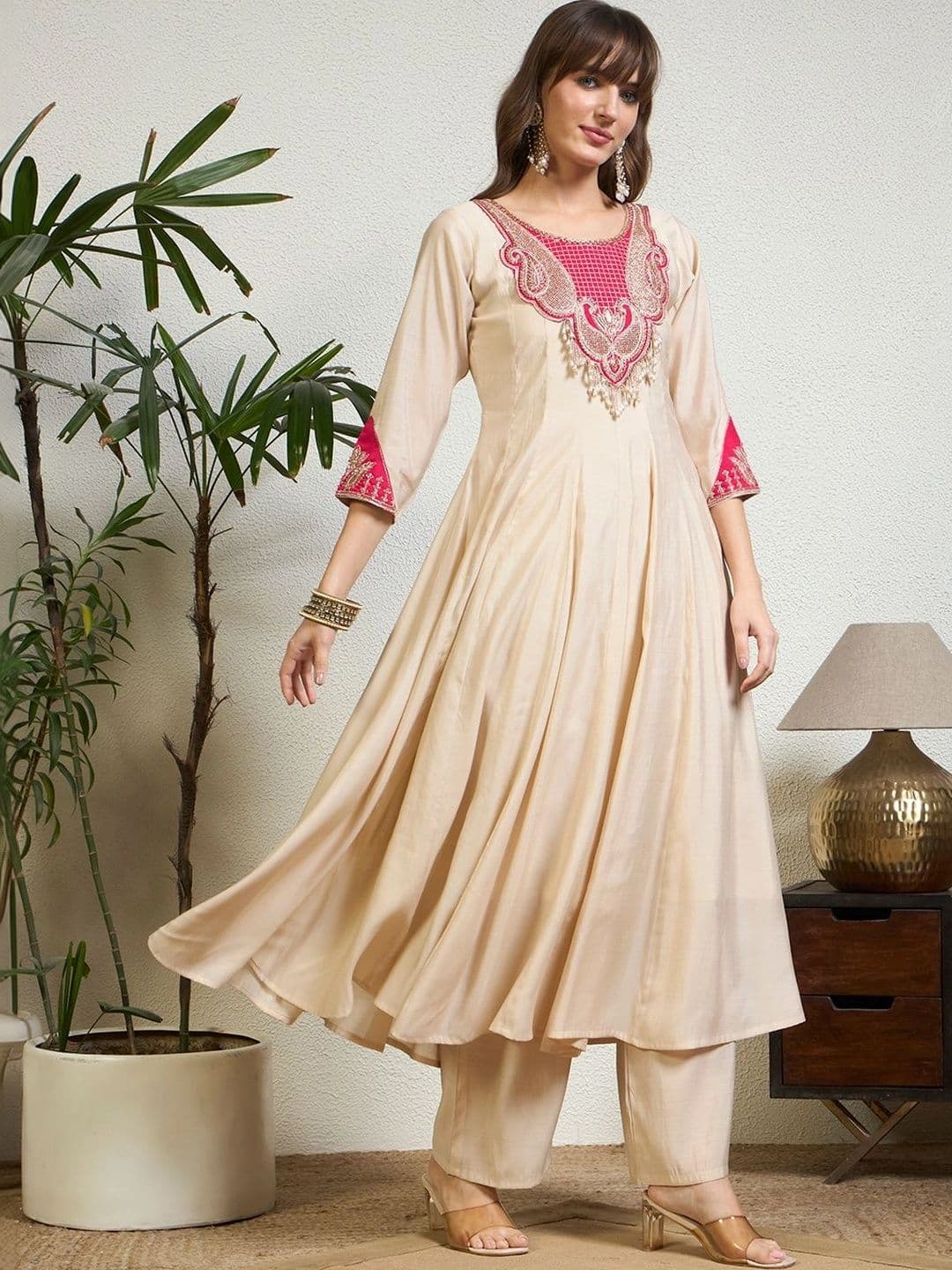Honky Tonky Women Ethnic Motifs Embroidered Regular Gotta Patti Kurta with Palazzos & With Dupatta thumbnail 6