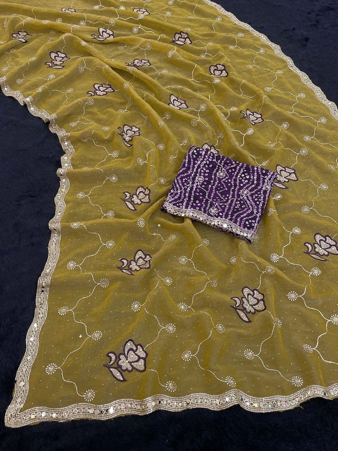 SmileyFashion Floral Embroidered Poly Georgette Saree thumbnail 5