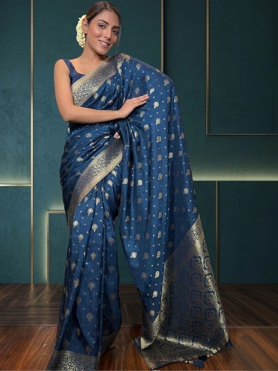 THE AQUARIUS Woven Design Zari Art Silk Banarasi Saree - view 1