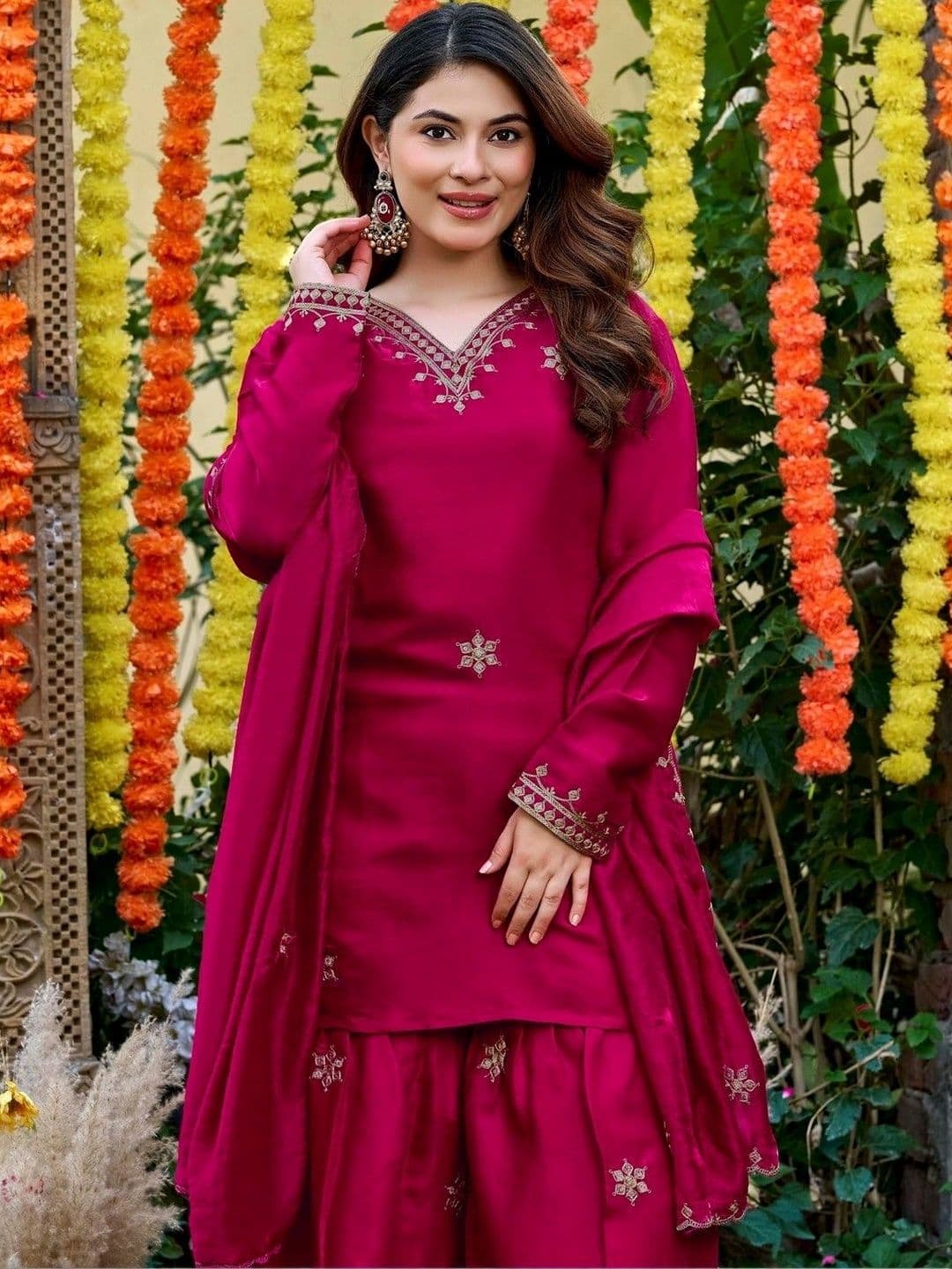 HERE&NOW Women Ethnic Motifs Embroidered Regular Thread Work Kurta with Sharara & With Dupatta thumbnail 7