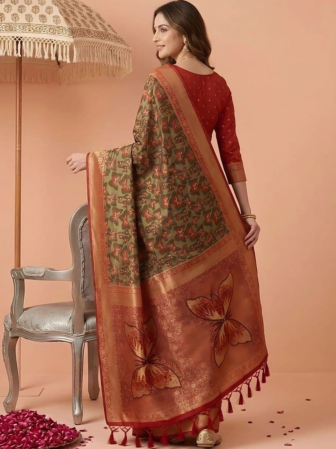 Dori Floral Silk Blend Saree thumbnail 2