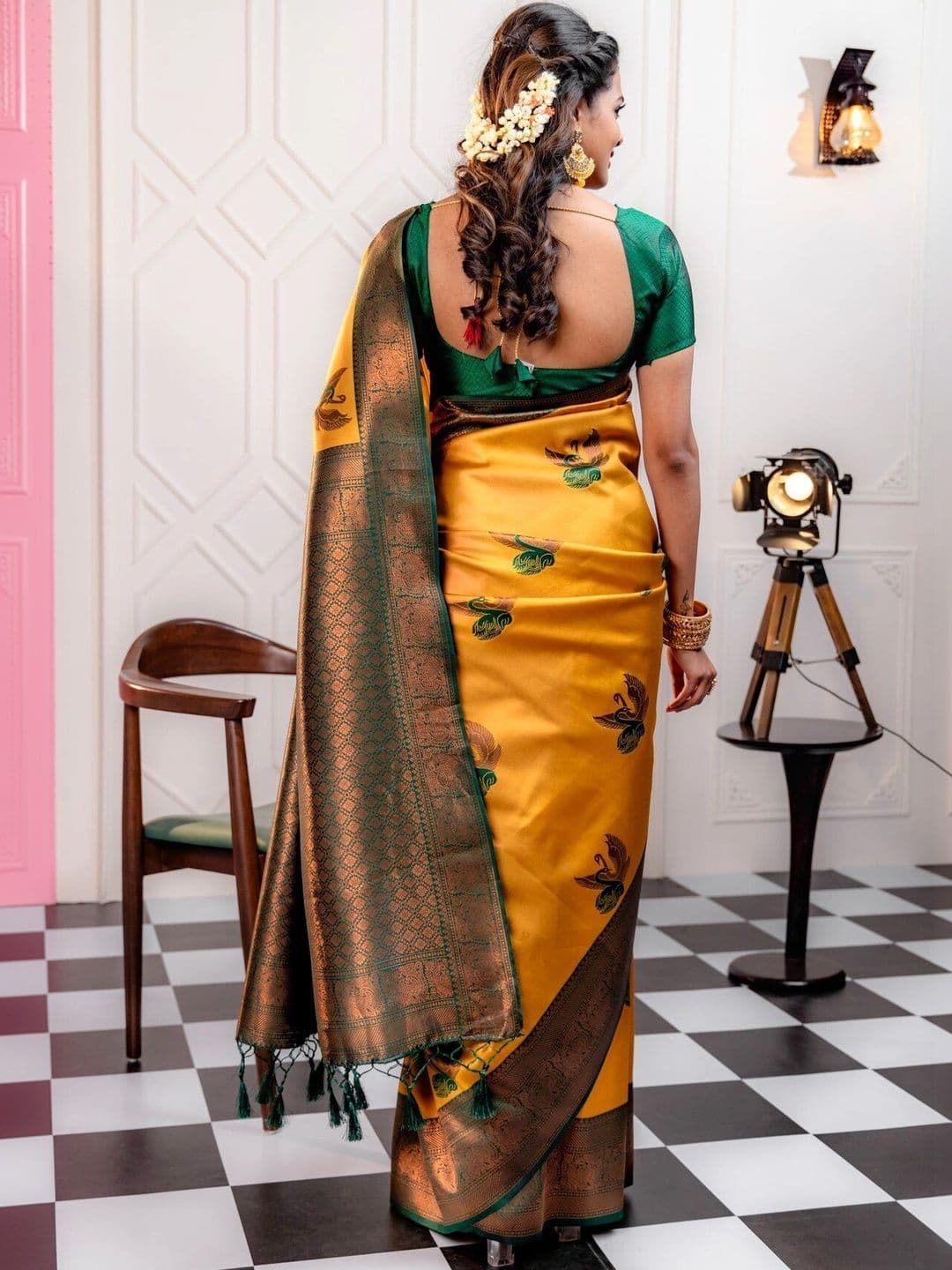 VS MALL Woven Design Zari Banarasi Saree thumbnail 3