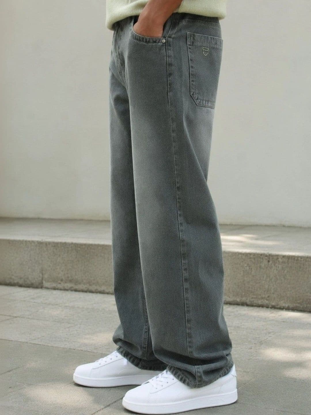 FICTION Men Comfort Relaxed Fit Mid-Rise Light Fade Ombre Jeans thumbnail 4