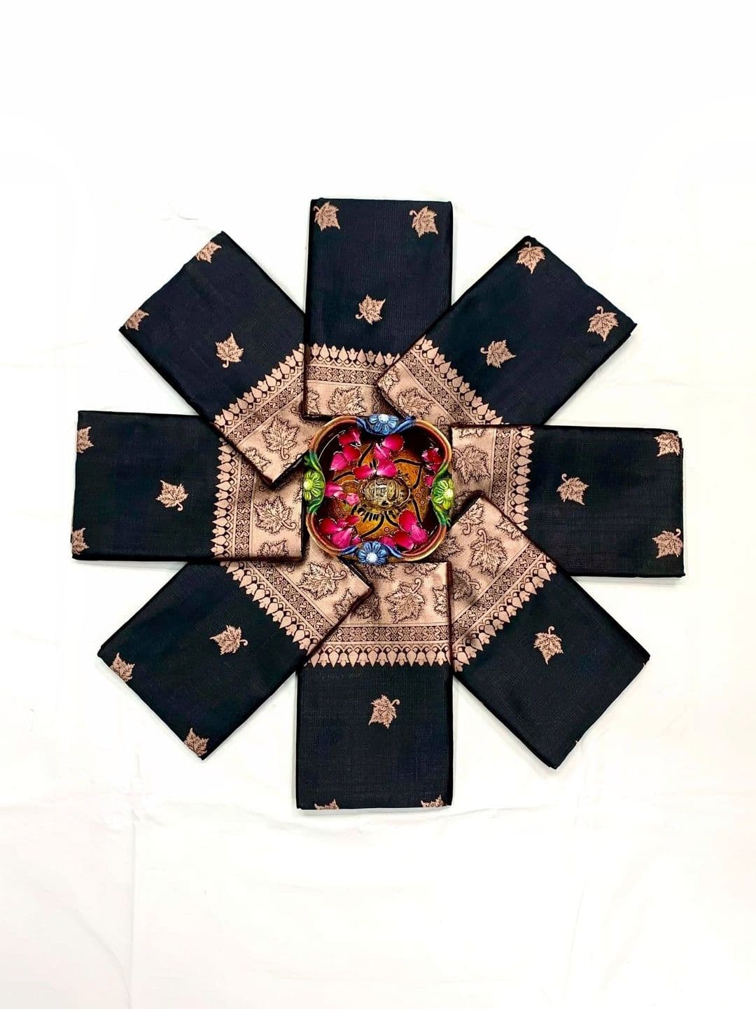 Zimzims Woven Design Zari Art Silk Banarasi Saree thumbnail 5