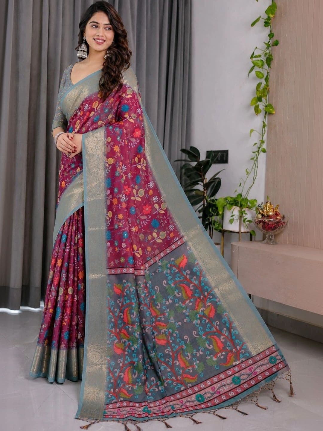 IKSHARA Floral Zari Saree thumbnail 4