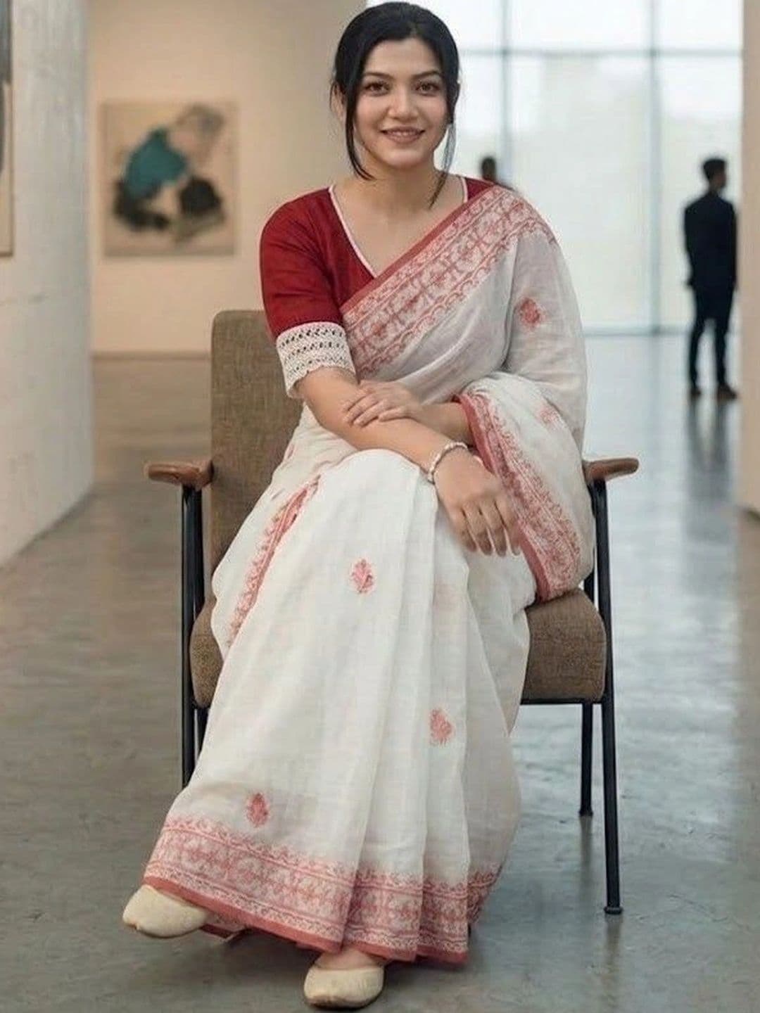 AdoreeStitch Woven Design Zari Art Silk Banarasi Saree thumbnail 3