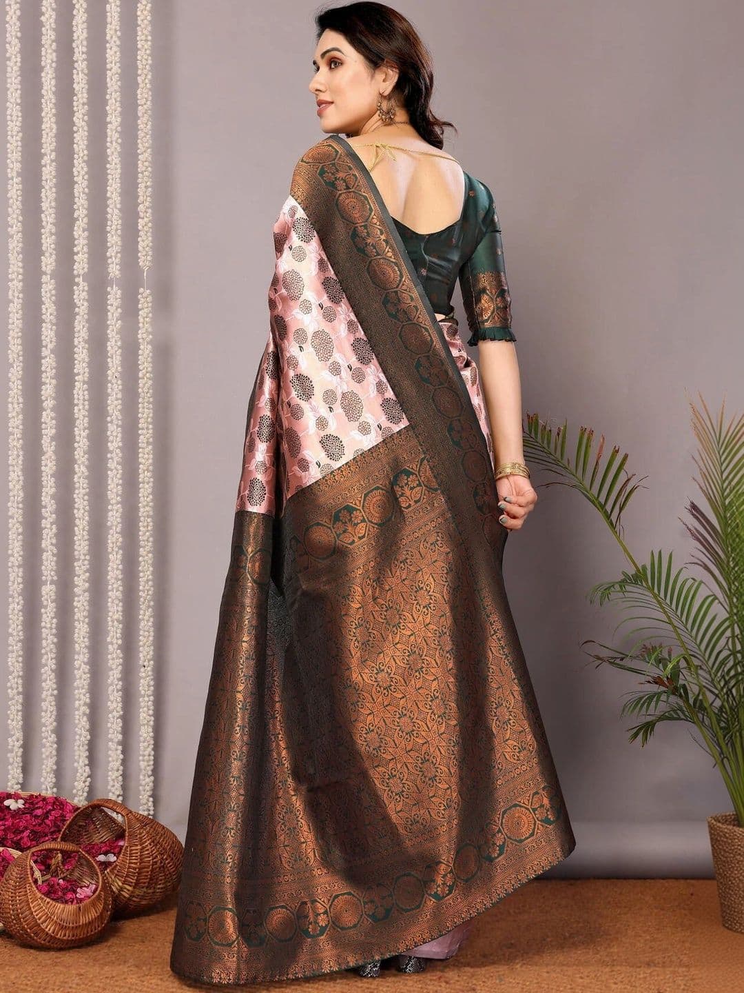 VS MALL Woven Design Zari Banarasi Saree thumbnail 3