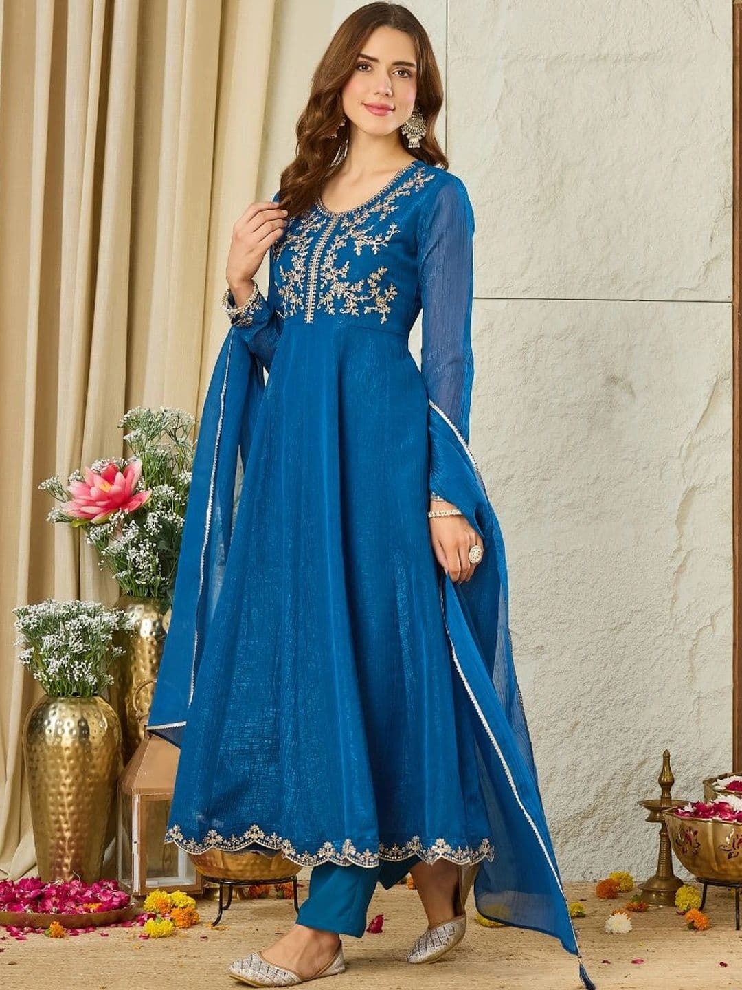MOKOSH Women Ethnic Motifs Embroidered Empire Thread Work Pure Silk Kurta with Trousers & With Dupatta thumbnail 2