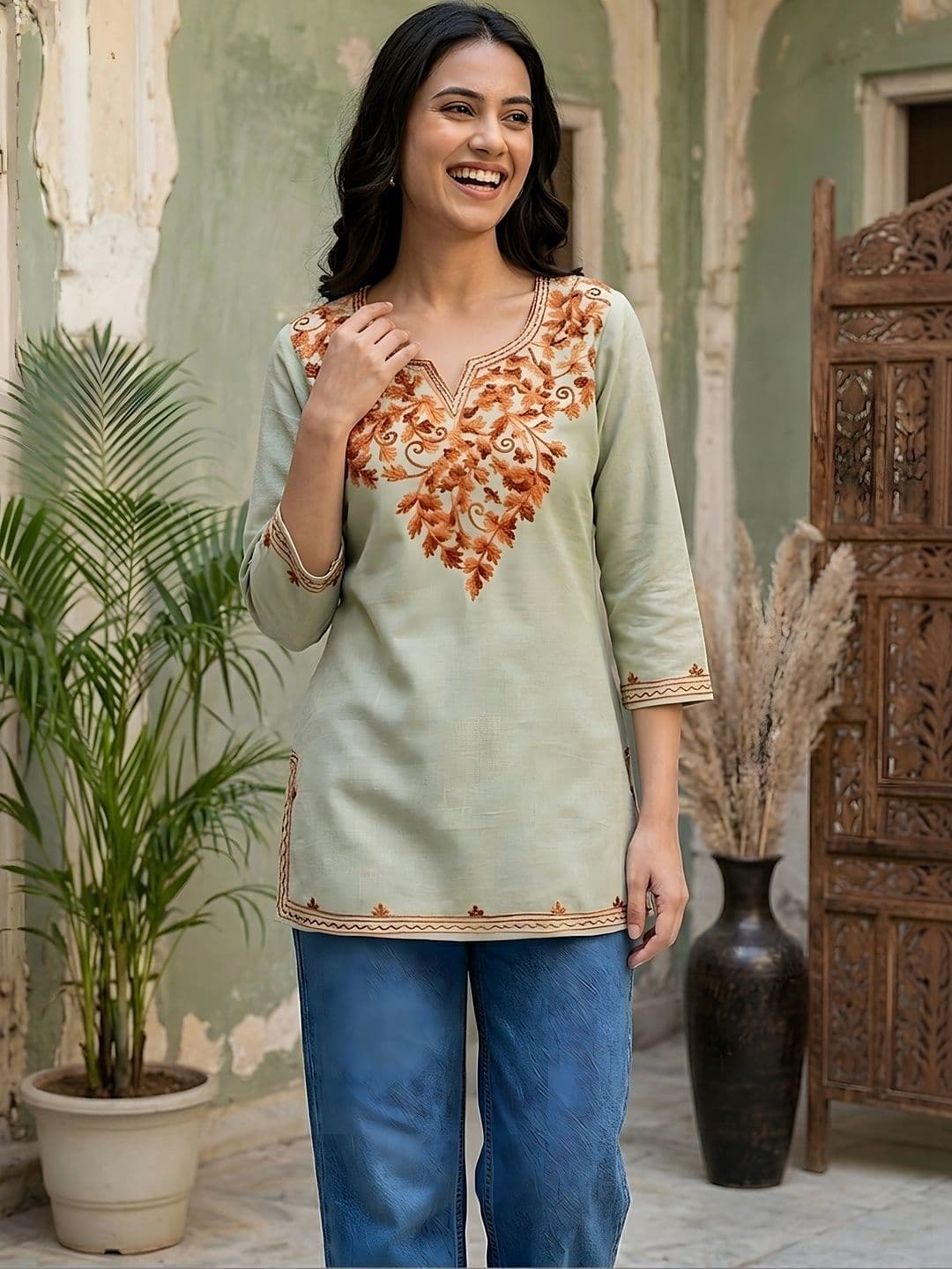 Sangria Women Embroidered Thread Work Kurta - view 1