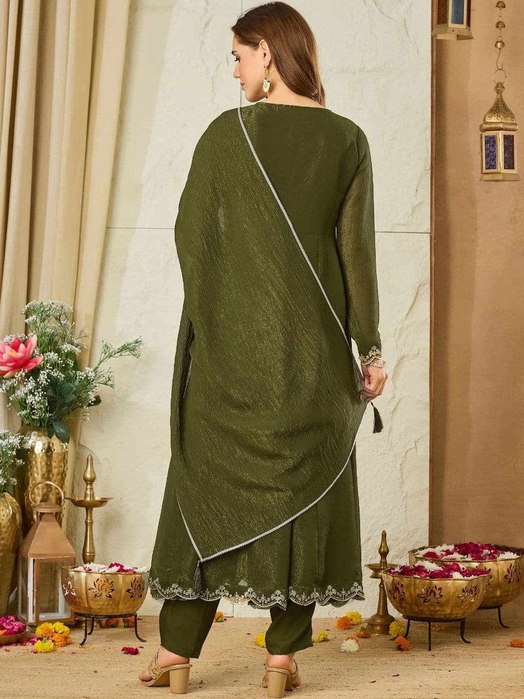 MOKOSH Women Ethnic Motifs Embroidered Empire Thread Work Pure Silk Kurta with Trousers & With Dupatta thumbnail 3