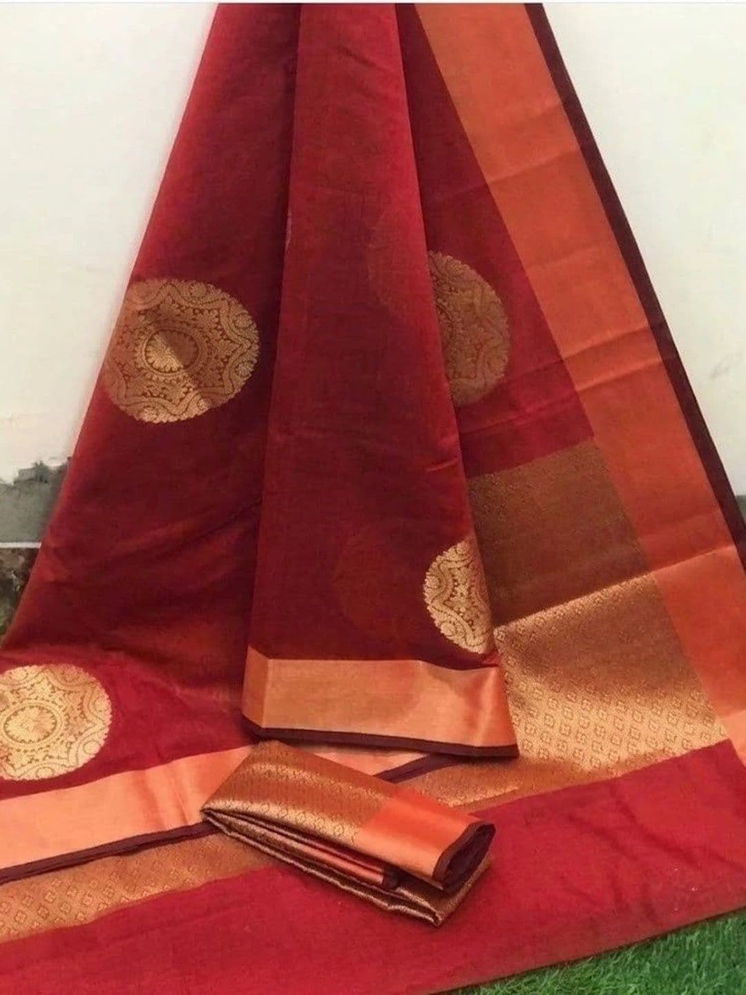 ZARA STAR Woven Design Zari Art Silk Banarasi Saree thumbnail 5