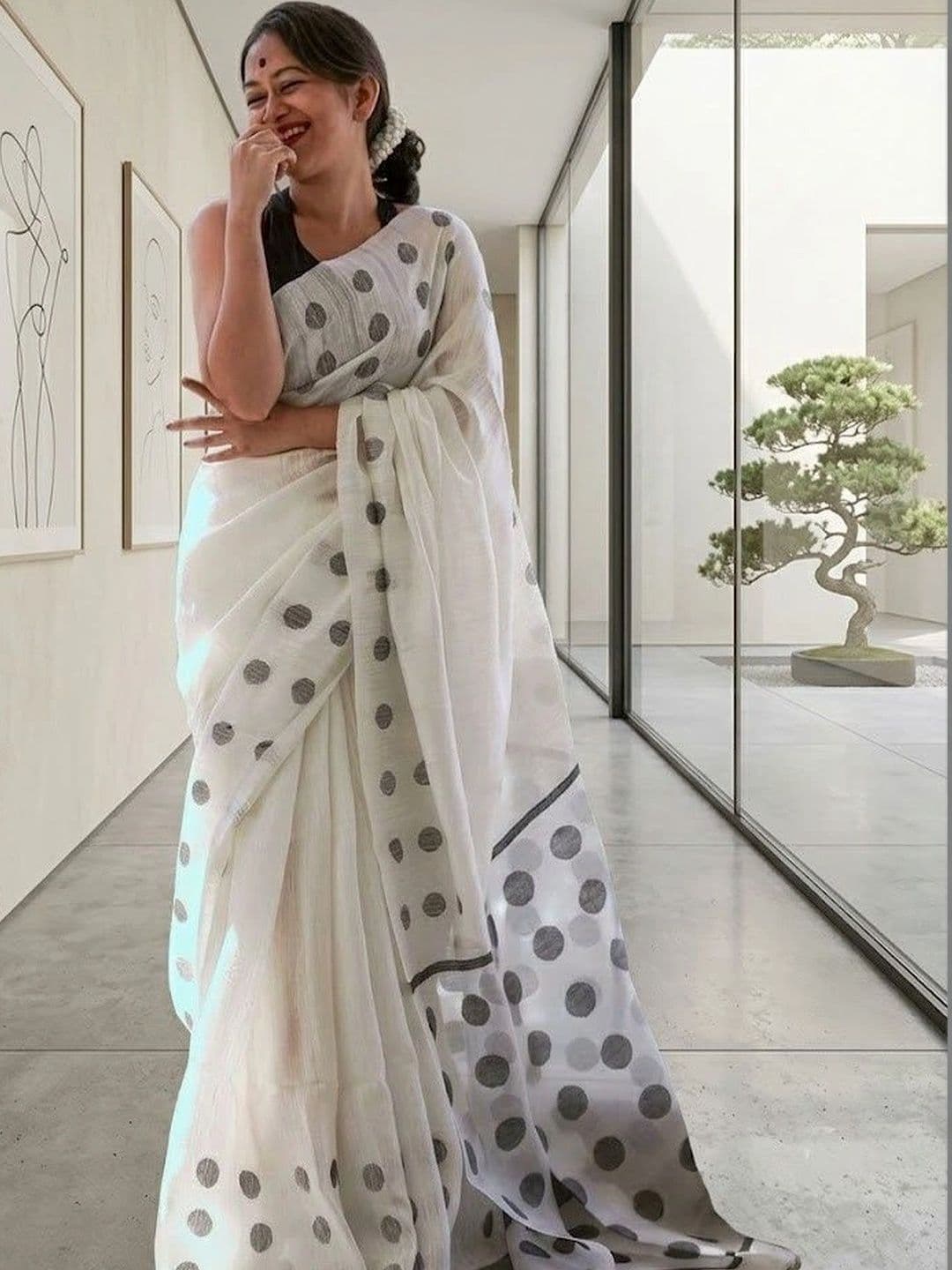 AAVEE Woven Design Zari Art Silk Banarasi Saree thumbnail 7