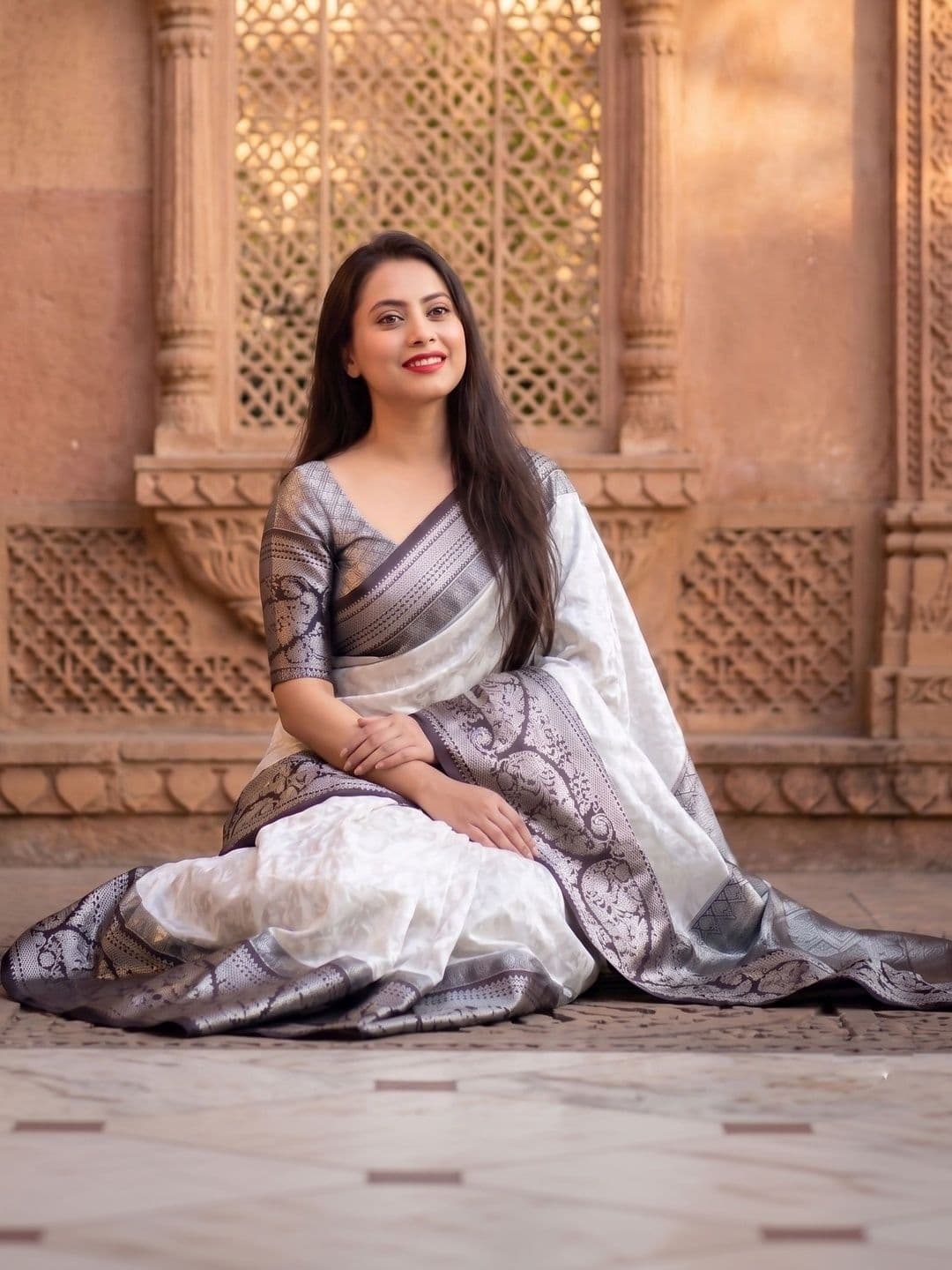 FASHIONIZO Woven Design Zari Art Silk Banarasi Saree thumbnail 5