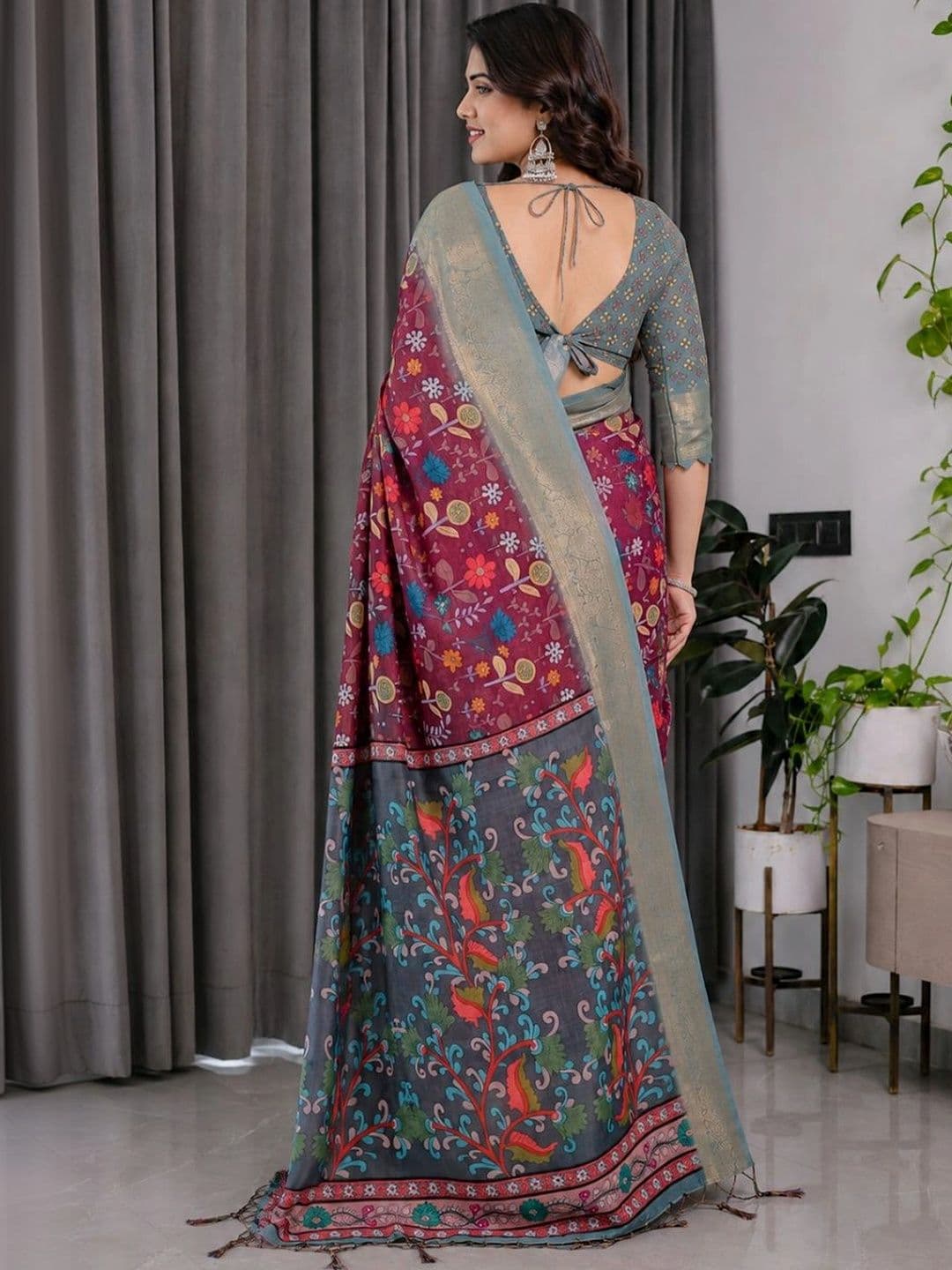 IKSHARA Floral Zari Saree thumbnail 5