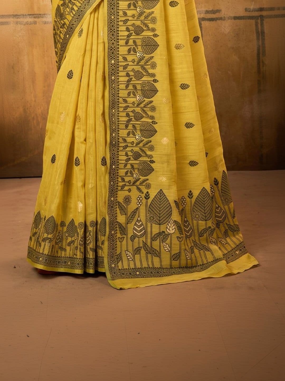 DIVASTRI Ethnic Motifs Zari Designer Saree thumbnail 2