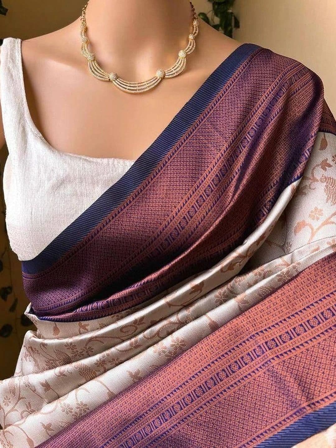 Dinesh Ethnic Traditional Wear Woven Design Zari Art Silk Banarasi Saree thumbnail 5
