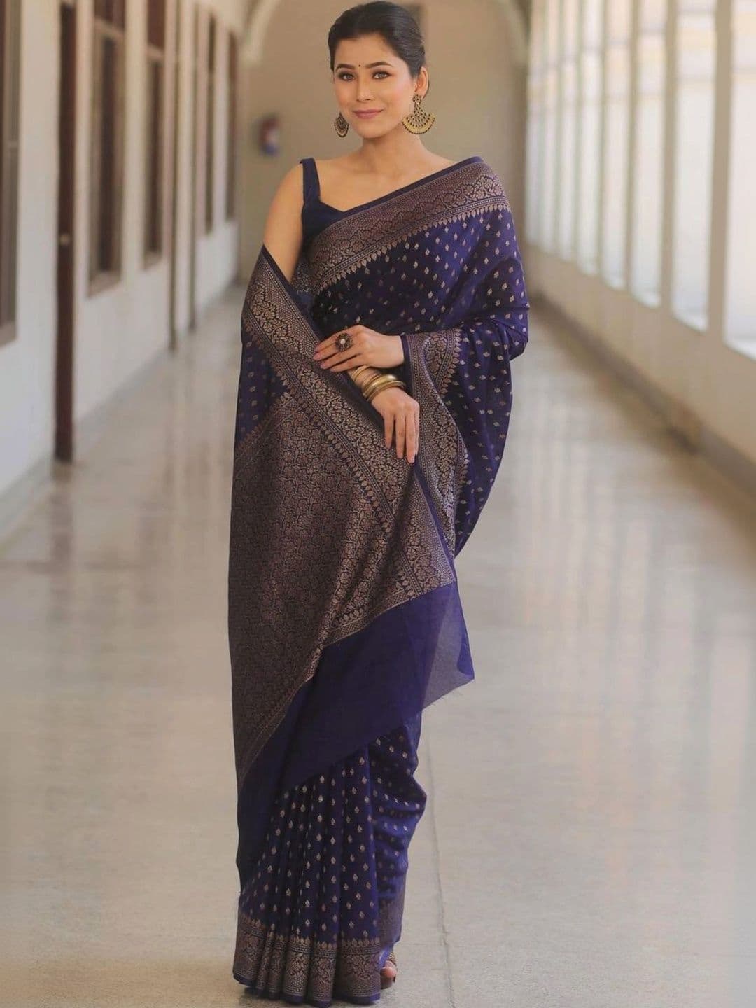 VS MALL Woven Design Zari Banarasi Saree thumbnail 4