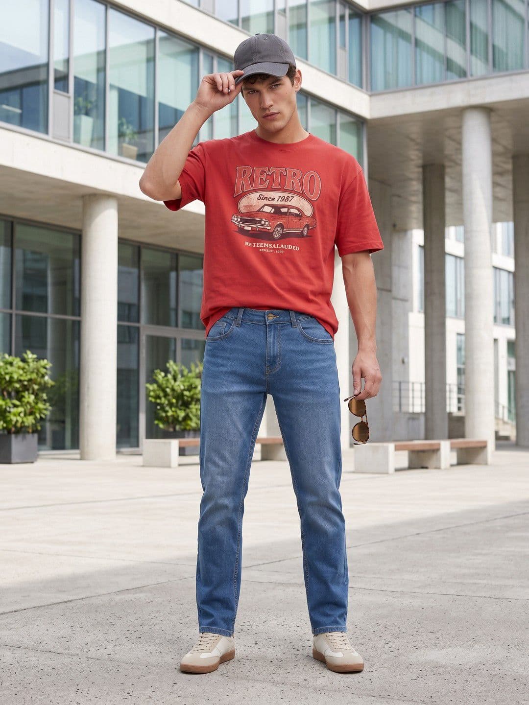 glitchez Men Straight Fit Mid-Rise Light Fade Stretchable Jeans thumbnail 3
