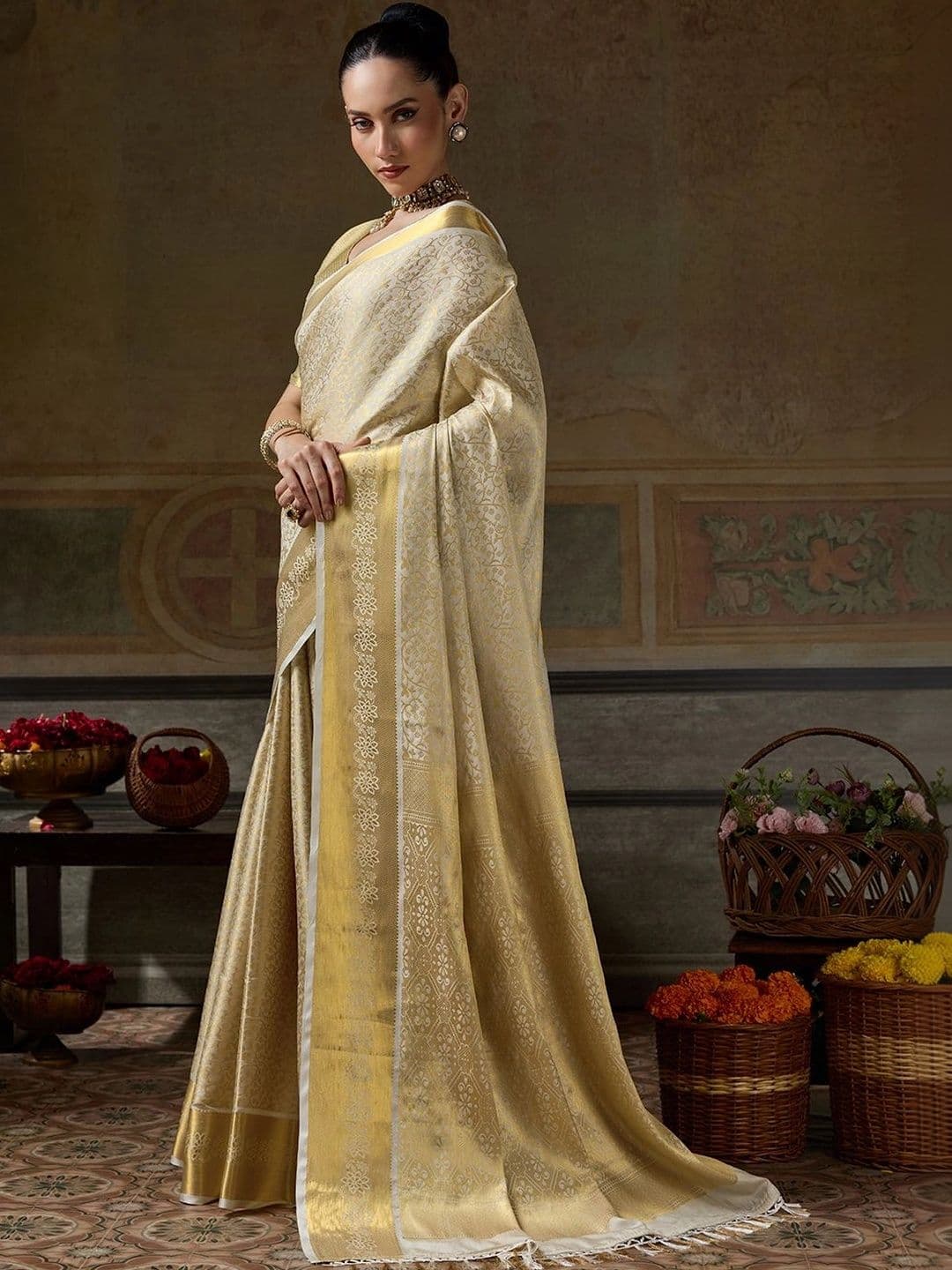 Sutriti Women Woven Design Zari Silk Blend Designer Banarasi Saree thumbnail 5
