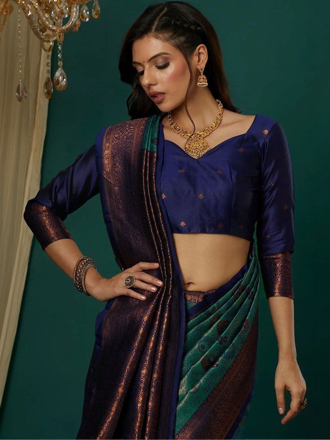 VS MALL Woven Design Zari Banarasi Saree thumbnail 2