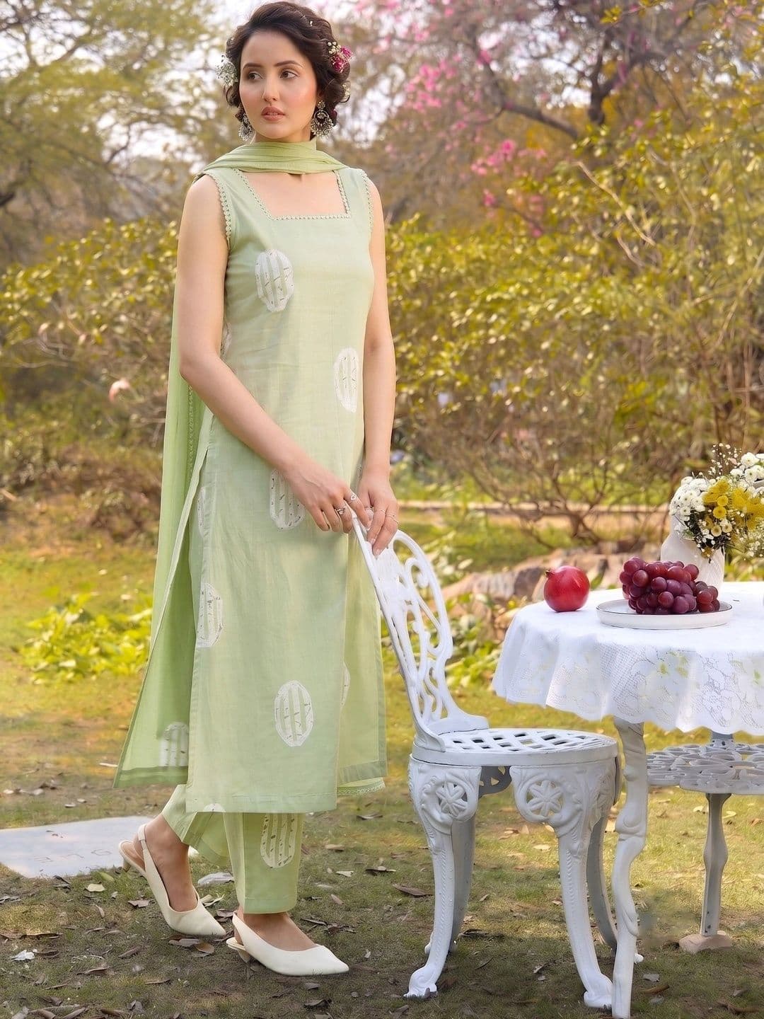 Mitera Women Ethnic Motifs Printed Regular Silk Chiffon Kurta with Trousers & With Dupatta thumbnail 5