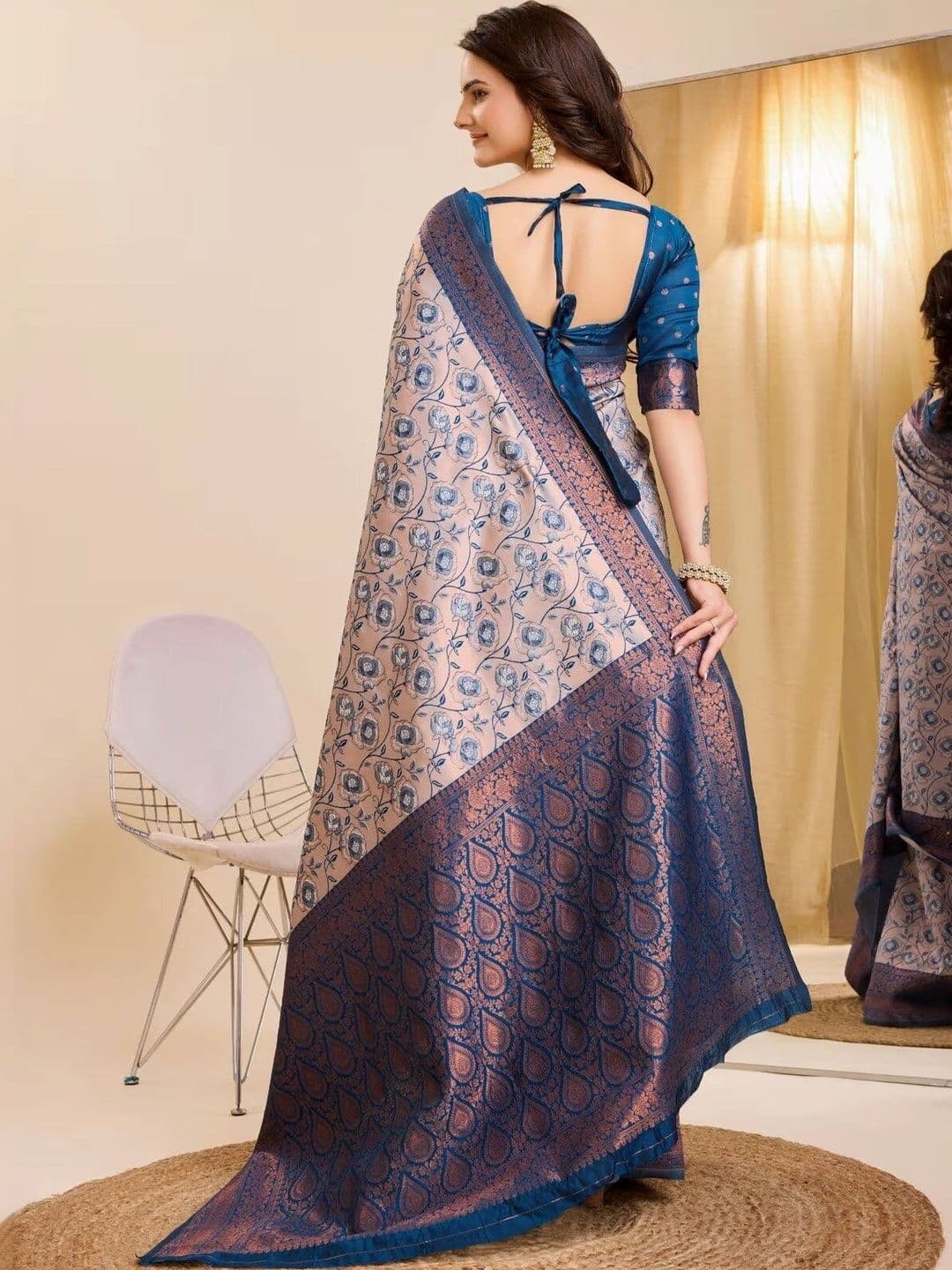 VS MALL Floral Zari Banarasi Saree thumbnail 2