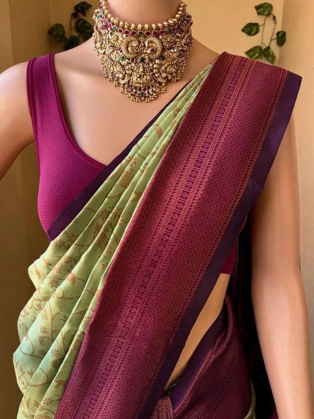Faishonhouse Woven Design Zari Art Silk Banarasi Saree thumbnail 2