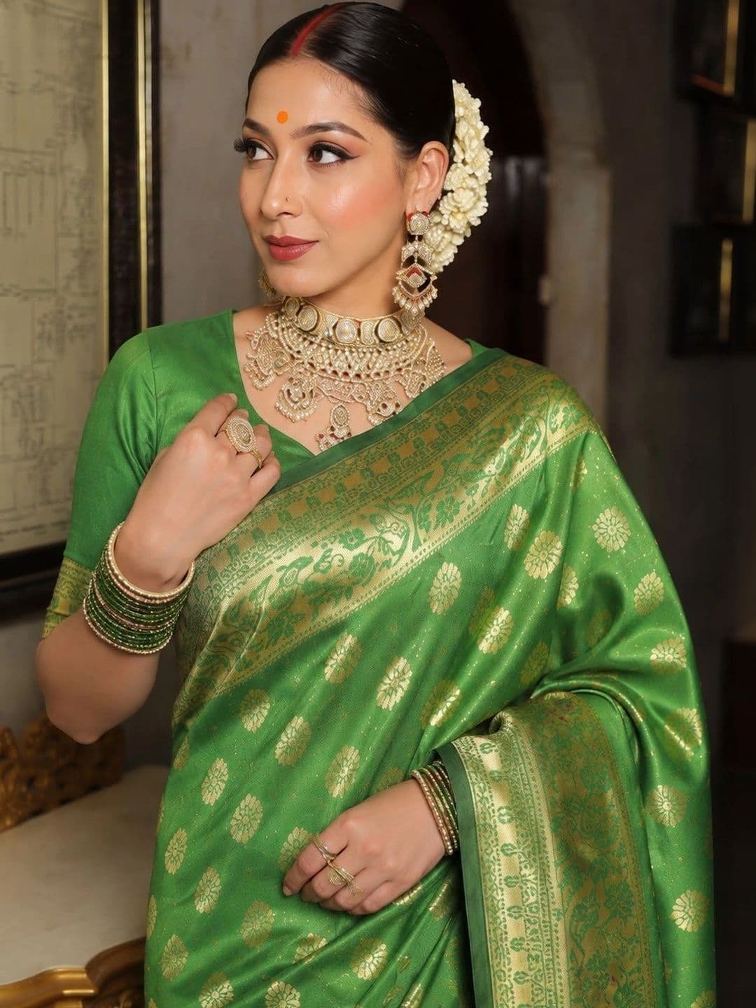 vastranagari Woven Design Zari Art Silk Designer Banarasi Saree thumbnail 2