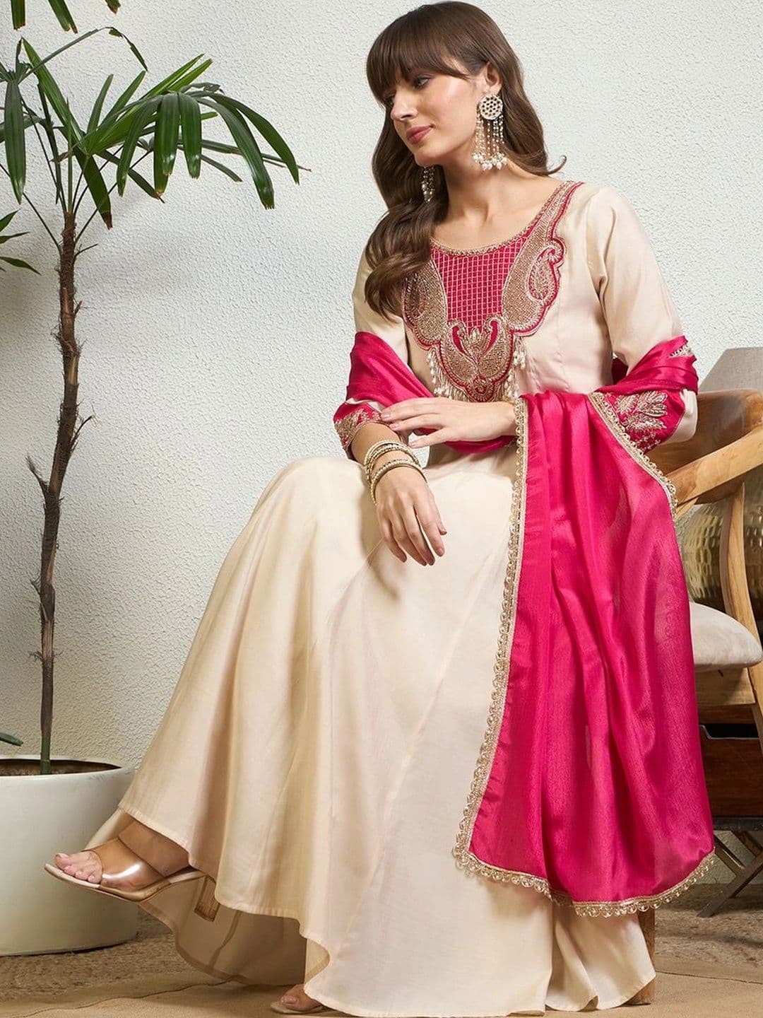Honky Tonky Women Ethnic Motifs Embroidered Regular Gotta Patti Kurta with Palazzos & With Dupatta thumbnail 2