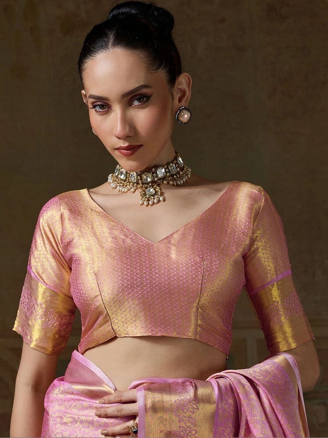 Sutriti Zari Silk Blend Designer Banarasi Saree thumbnail 3