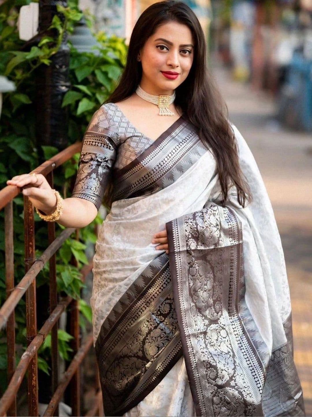 ZARA STAR Woven Design Zari Art Silk Banarasi Saree thumbnail 4