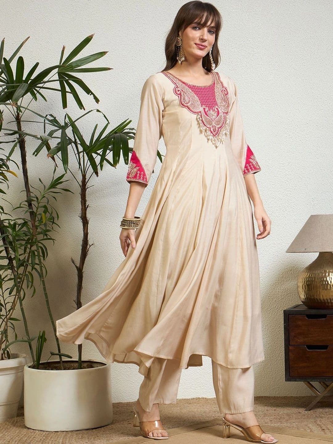 Honky Tonky Women Ethnic Motifs Embroidered Regular Gotta Patti Kurta with Palazzos & With Dupatta thumbnail 4