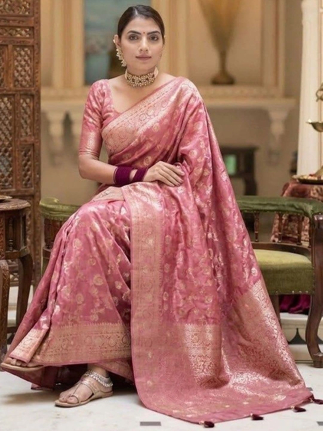 Arozi Woven Design Zari Art Silk Banarasi Saree thumbnail 5