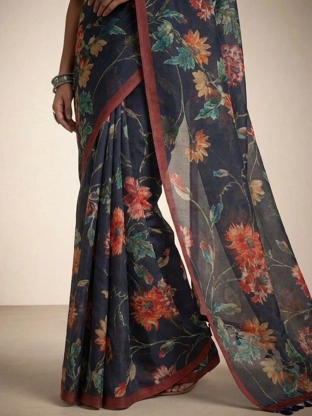 Anouk Women Floral Printed Silk Blend Saree thumbnail 2