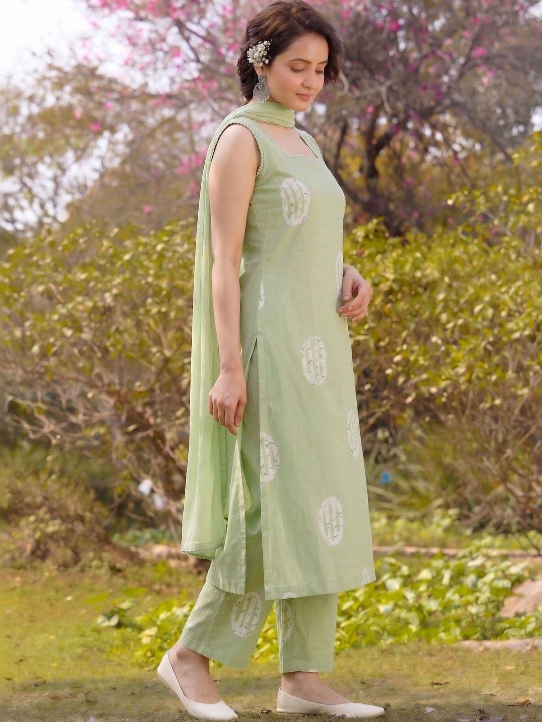 Mitera Women Ethnic Motifs Printed Regular Silk Chiffon Kurta with Trousers & With Dupatta thumbnail 4