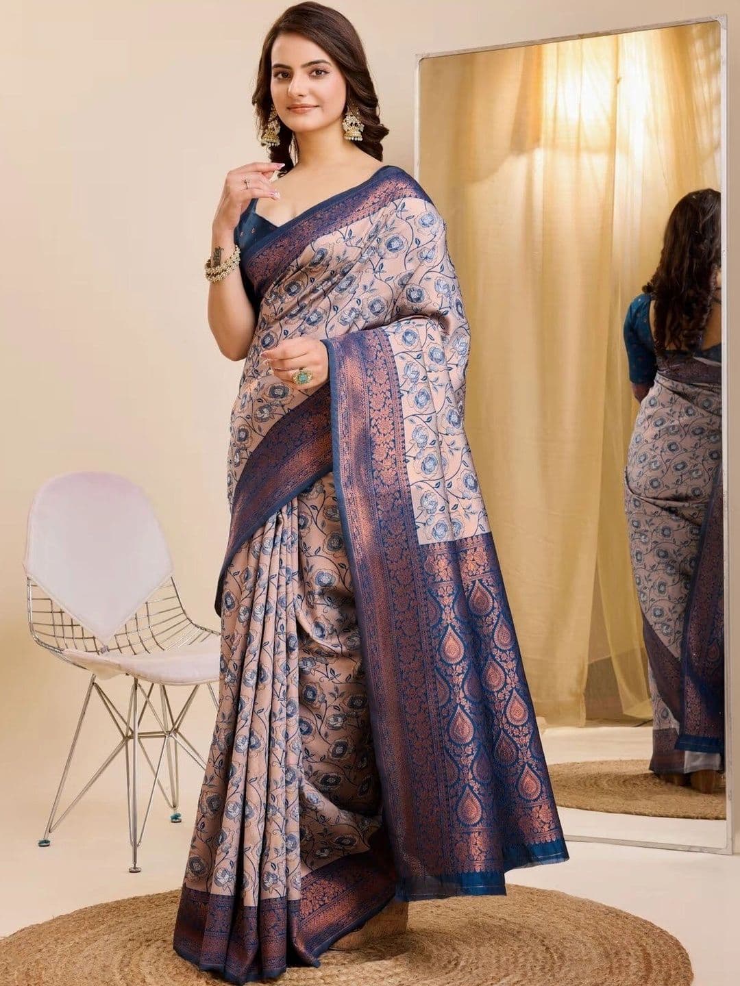 VS MALL Floral Zari Banarasi Saree thumbnail 3