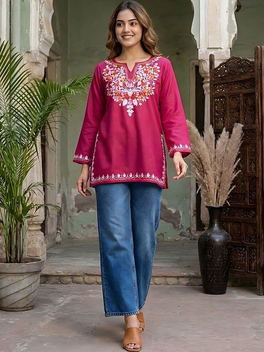Sangria Women Floral Embroidered Thread Work Kurta thumbnail 4