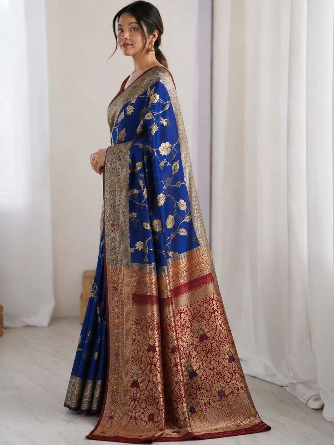 Veera Collection Woven Design Zari Art Silk Designer Banarasi Saree thumbnail 3