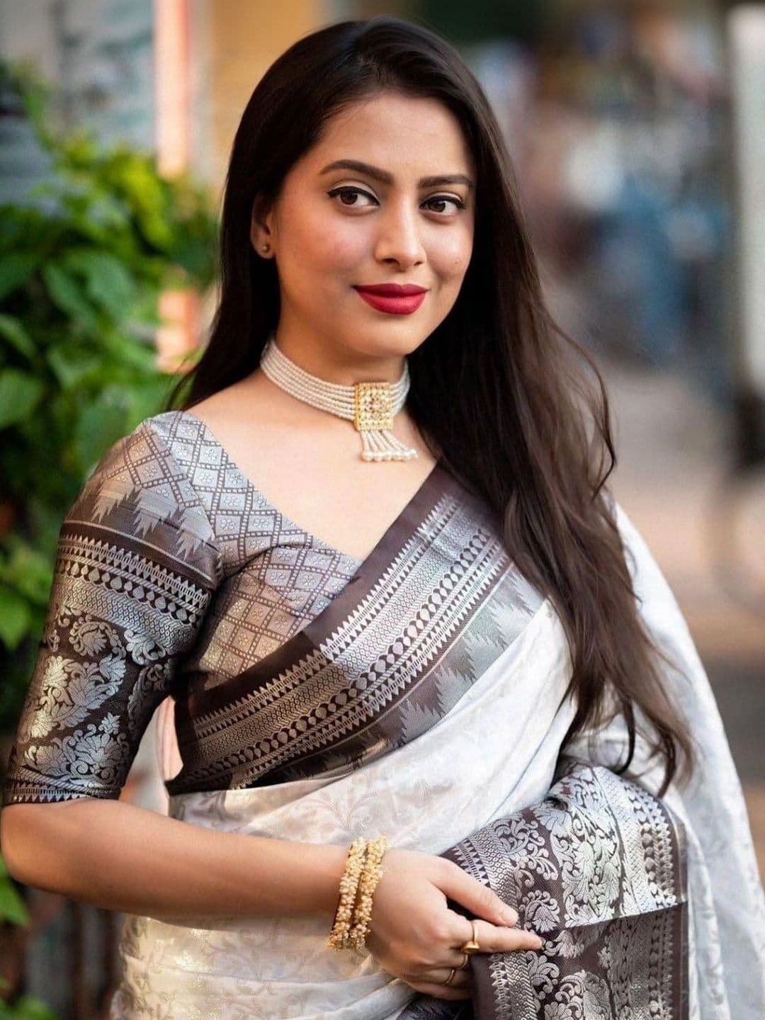 Eecoo Woven Design Zari Art Silk Banarasi Saree thumbnail 2
